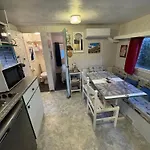 Camping Mobilhome Situé Côté Et Côté Campagne Beaune (Cote d'Or)