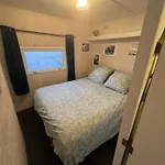 Camping Mobilhome Situé Côté Et Côté Campagne *