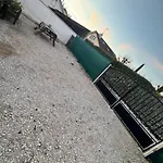 Mobilhome Situé Côté Et Côté Campagne Camping *