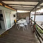 Mobilhome Situé Côté Et Côté Campagne *