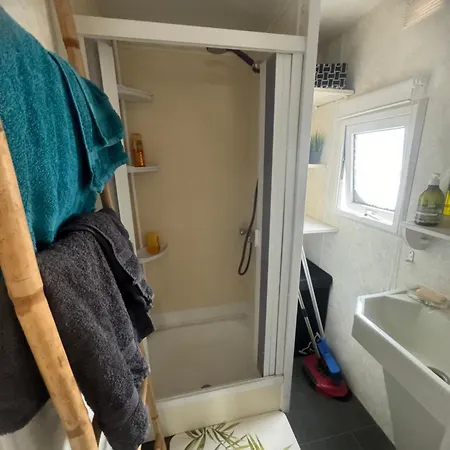 Mobilhome Situe Cote Et Cote Campagne *