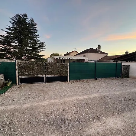 Mobilhome Situe Cote Et Cote Campagne Kamp alanı *