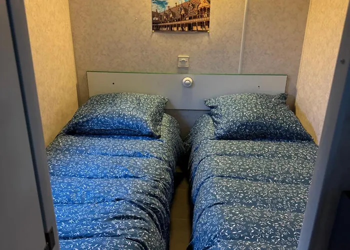 Mobilhome Situe Cote Et Cote Campagne Kamp alanı *