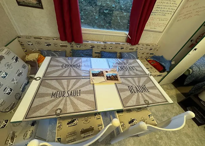 Campsite Mobilhome Situe Cote Et Cote Campagne